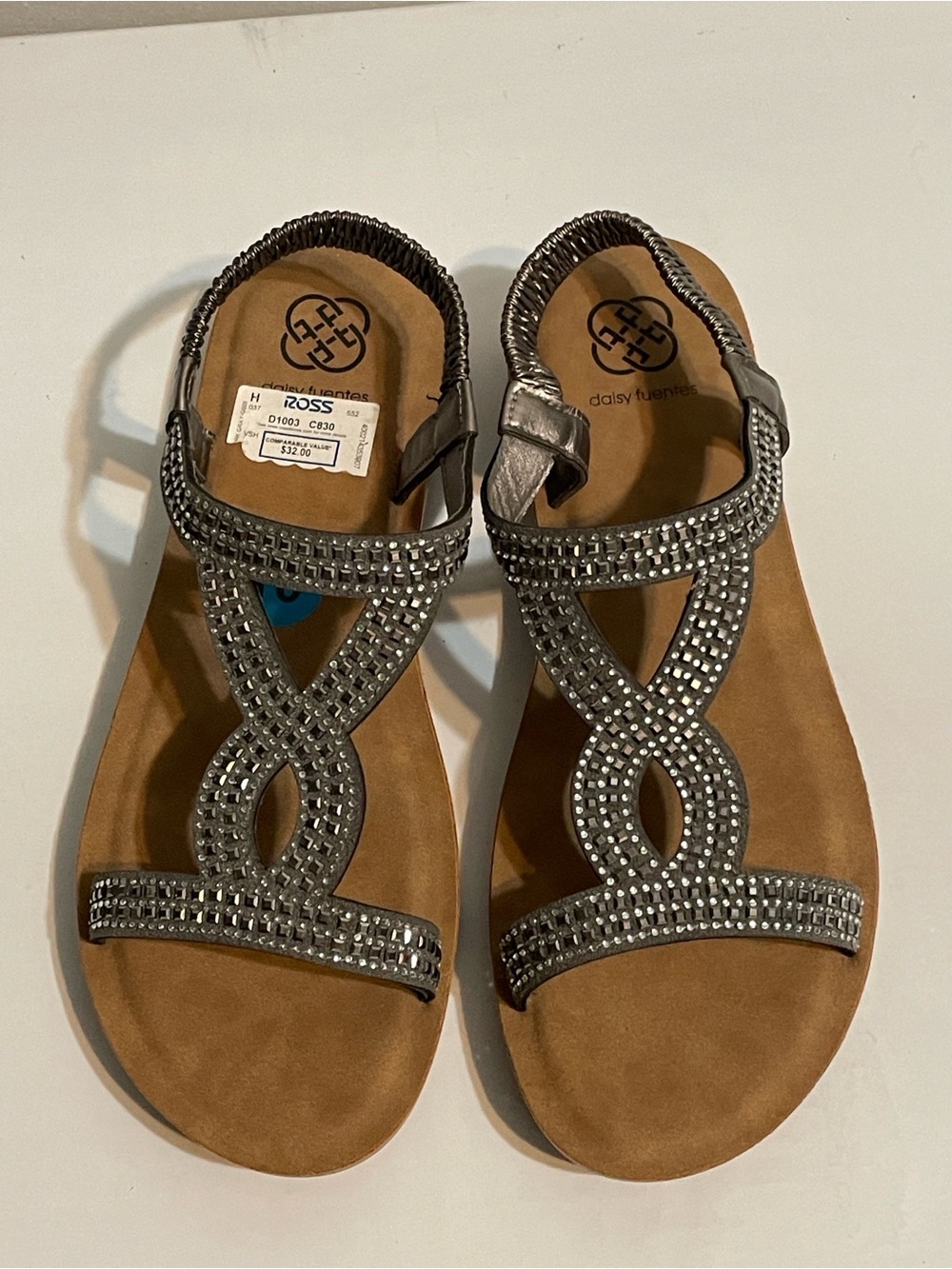 Daisy Fuentes Metallic Gray Rhinestone T-Strap Sandals. Size 10